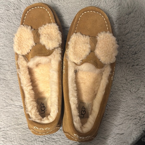 UGG Women's Tan Suede Slippers with Plush Lining - Picture 1 of 1